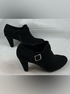 Solanz Maddox Ankle Boots Women Size 9M Heels Faux Suede Black-EUC